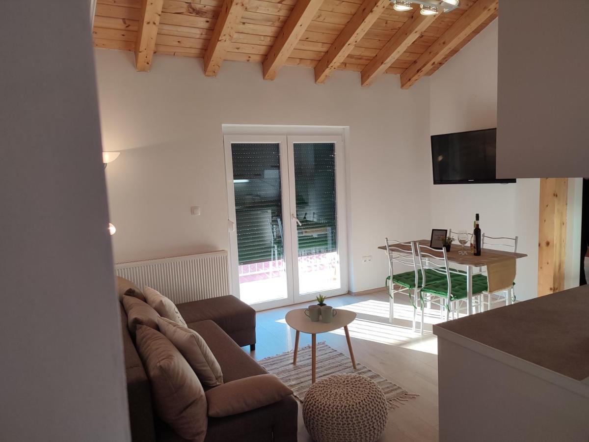 Apartments Pulic Skradin Esterno foto