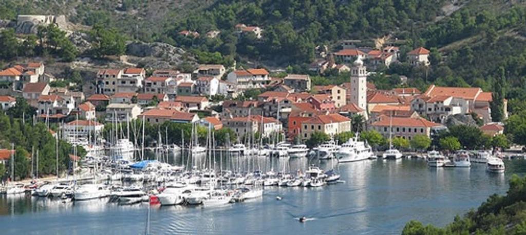 Apartments Pulic Skradin Esterno foto