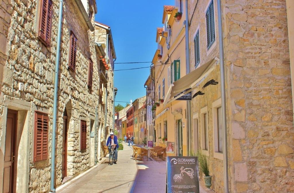 Apartments Pulic Skradin Esterno foto